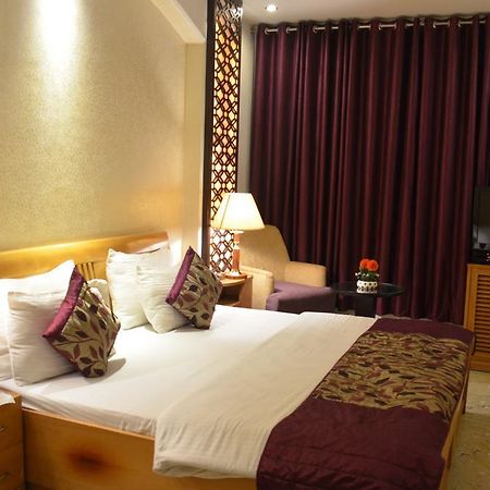 Hotel Emperor Palms Neu-Delhi Exterior foto