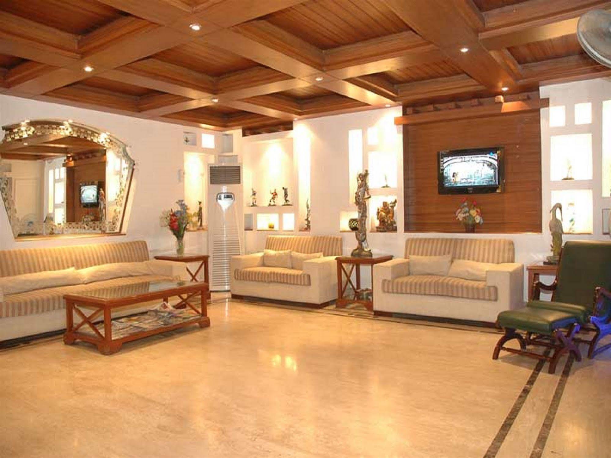 Hotel Emperor Palms Neu-Delhi Exterior foto
