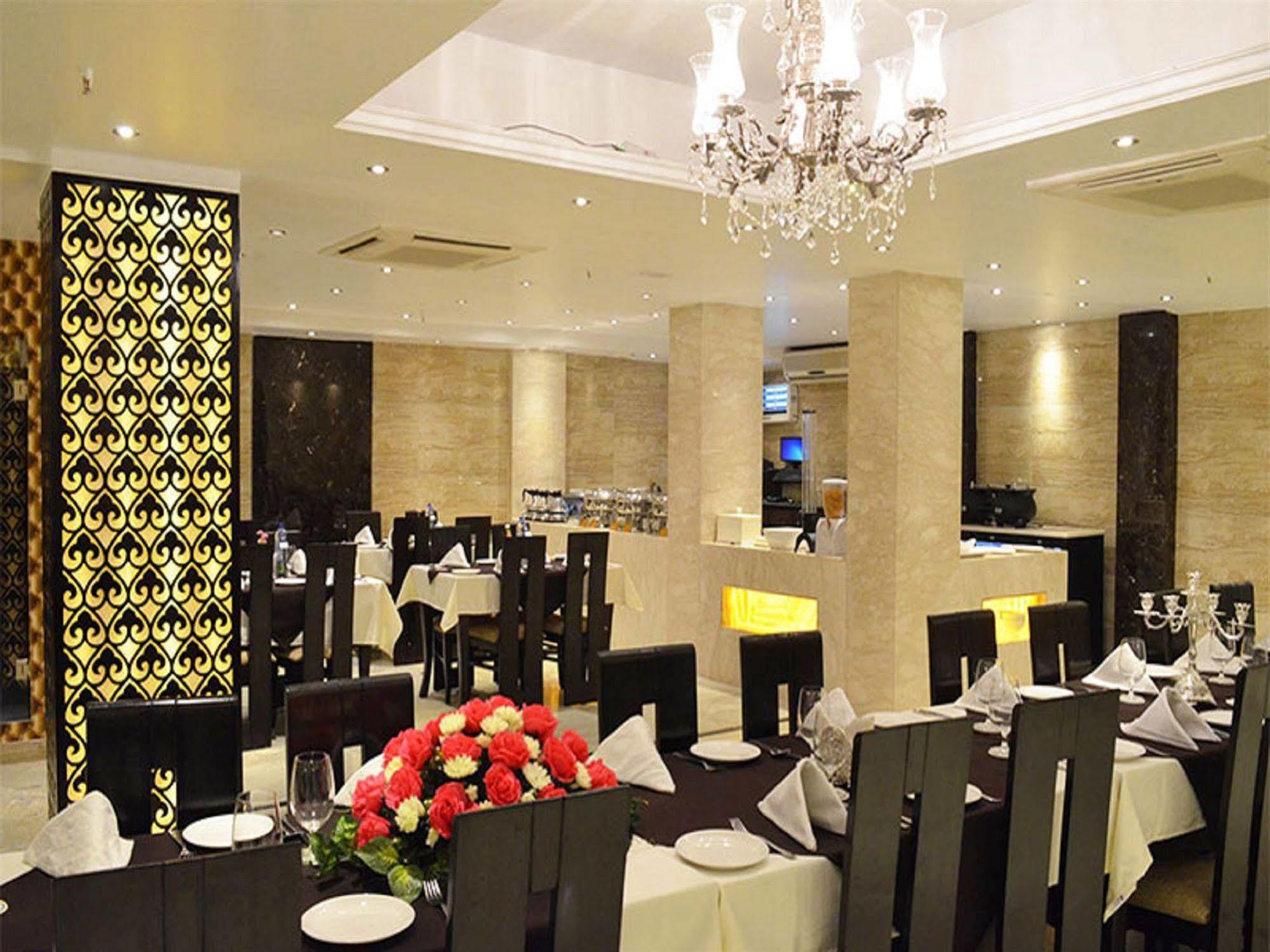 Hotel Emperor Palms Neu-Delhi Exterior foto