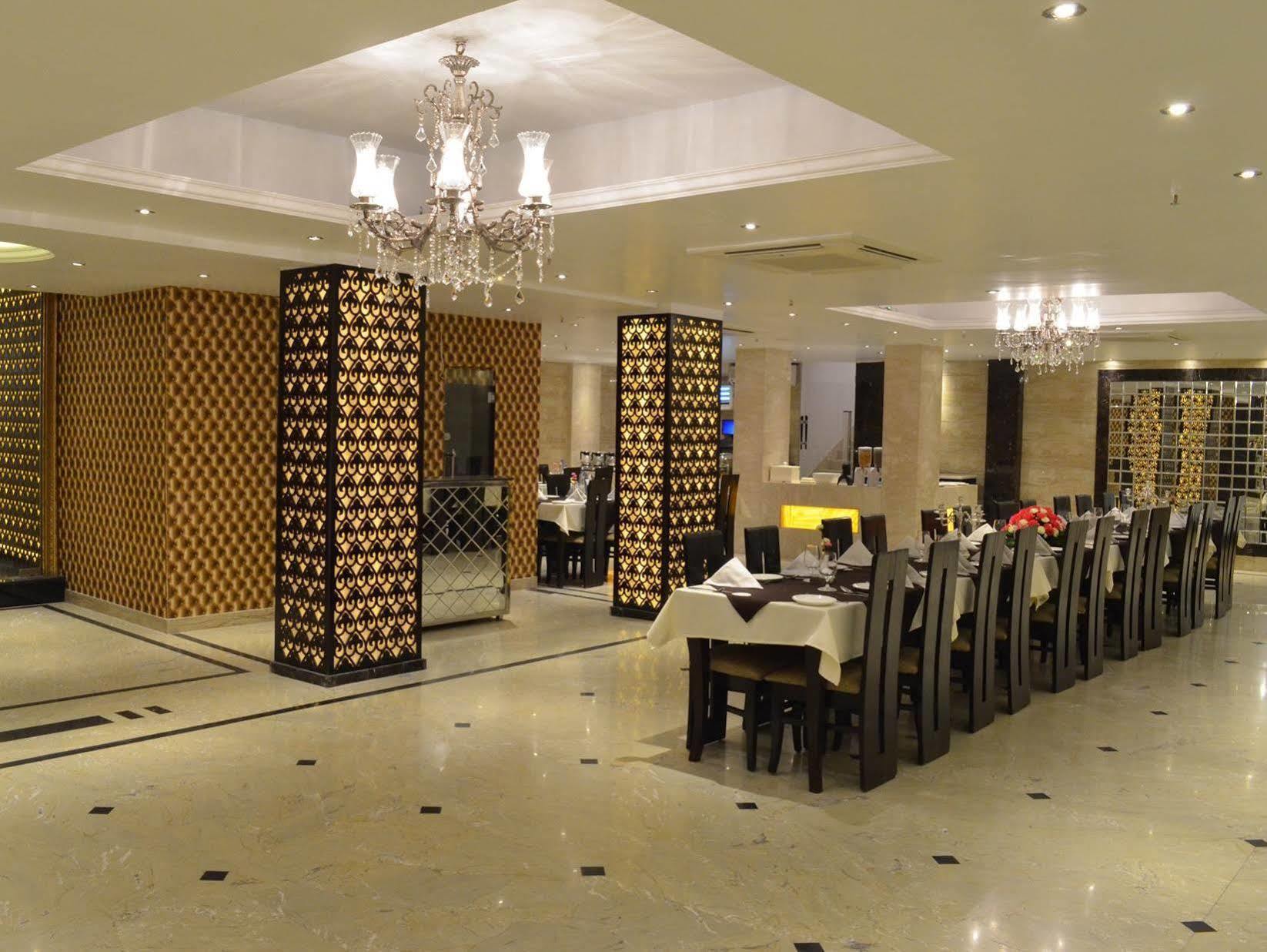 Hotel Emperor Palms Neu-Delhi Exterior foto