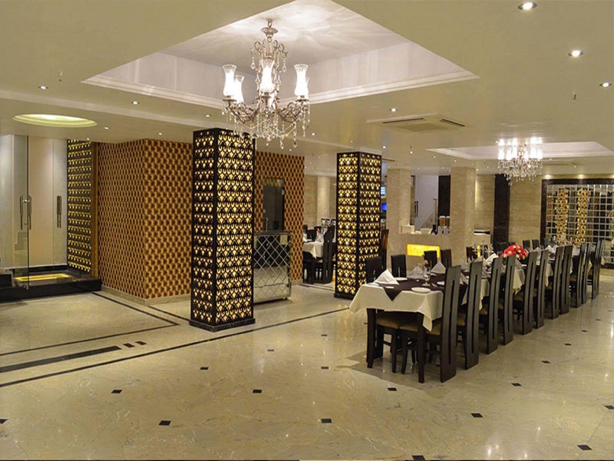 Hotel Emperor Palms Neu-Delhi Exterior foto